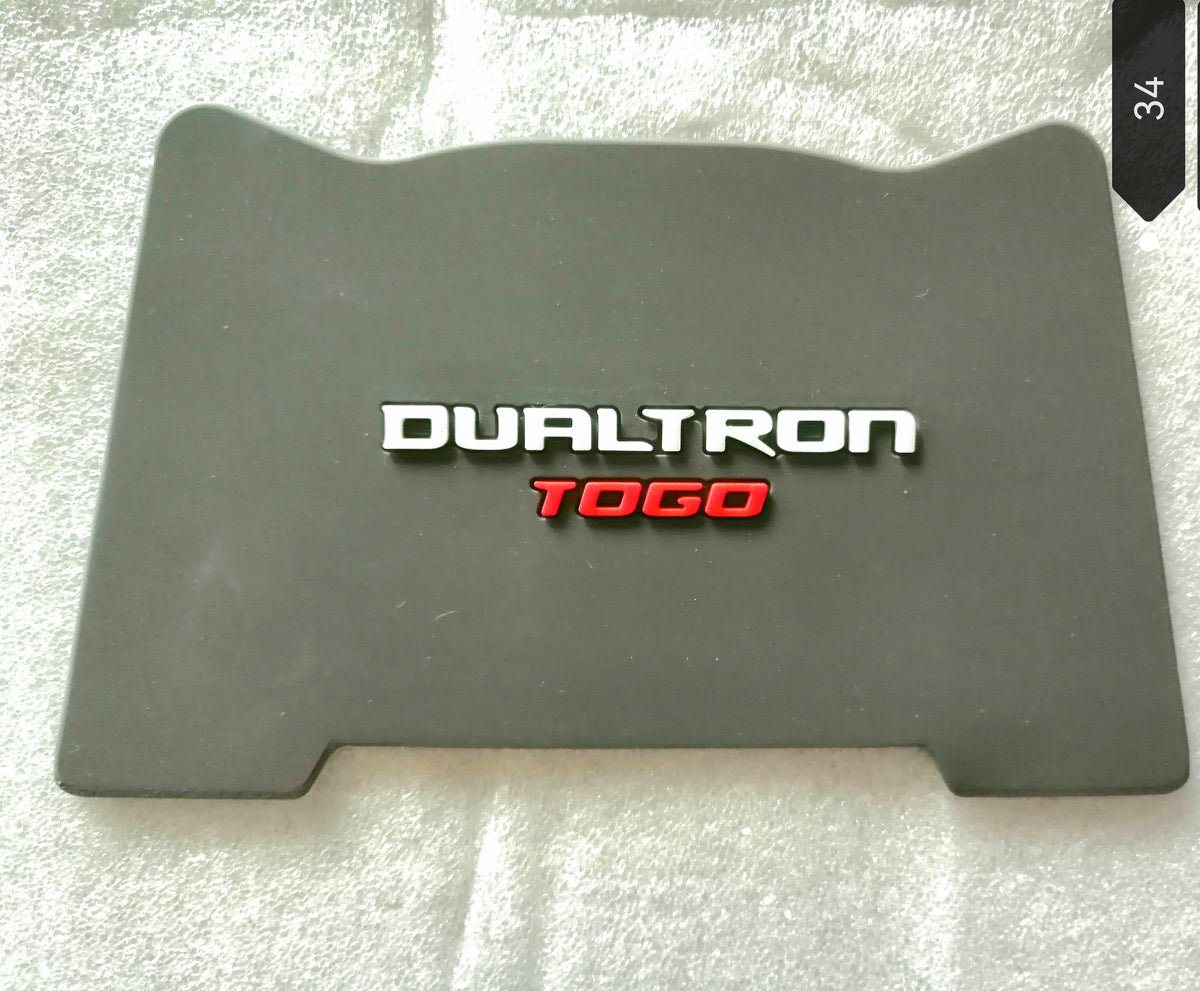 Grip en caoutchouc gris de cale-pied arrière avec logo Dualtron Togo vu de dessus