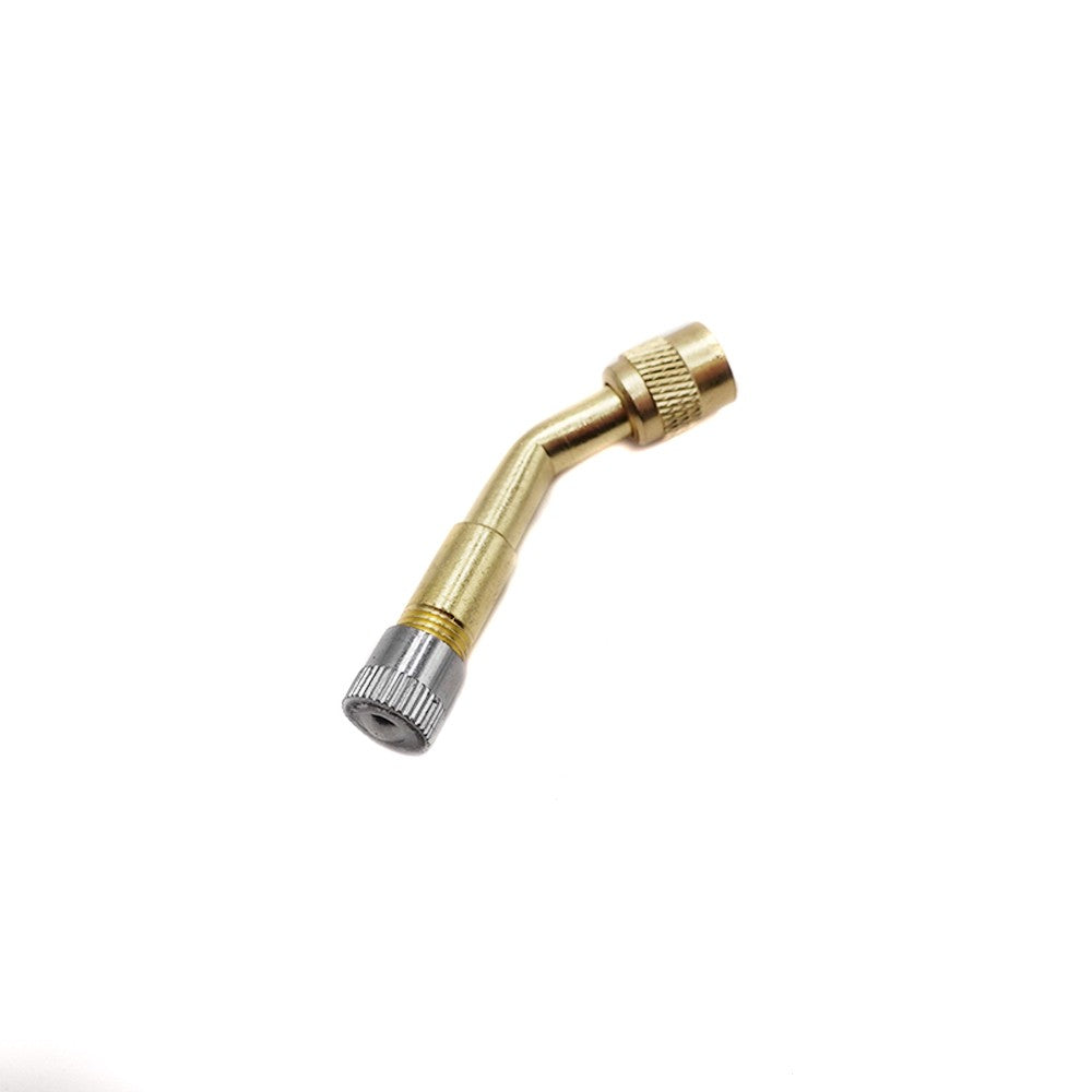 Rallonge de valve de gonflage coudée à 135° en laiton sur fond blanc