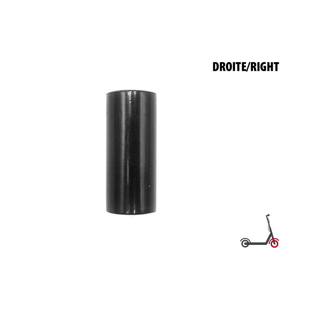 Entretoise de roue avant droite noire de forme cylindrique sur fond blanc