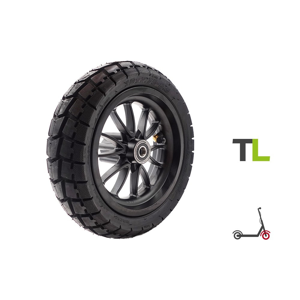 Roue avant complète noire avec pneu tout-terrain 10x2,75-6,5 vue de trois-quarts