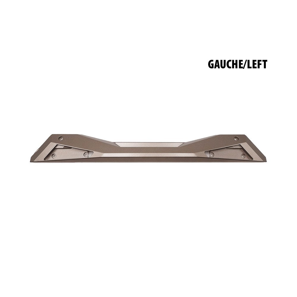 Plastique de deck latéral gauche gris métallisé vu de face.