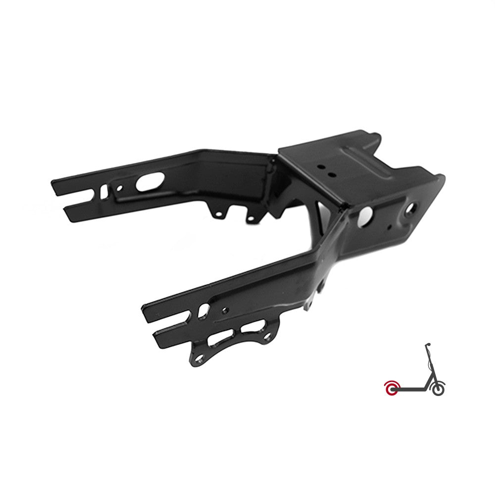 Fourche arrière noire métallique de trottinette électrique vue de trois-quarts