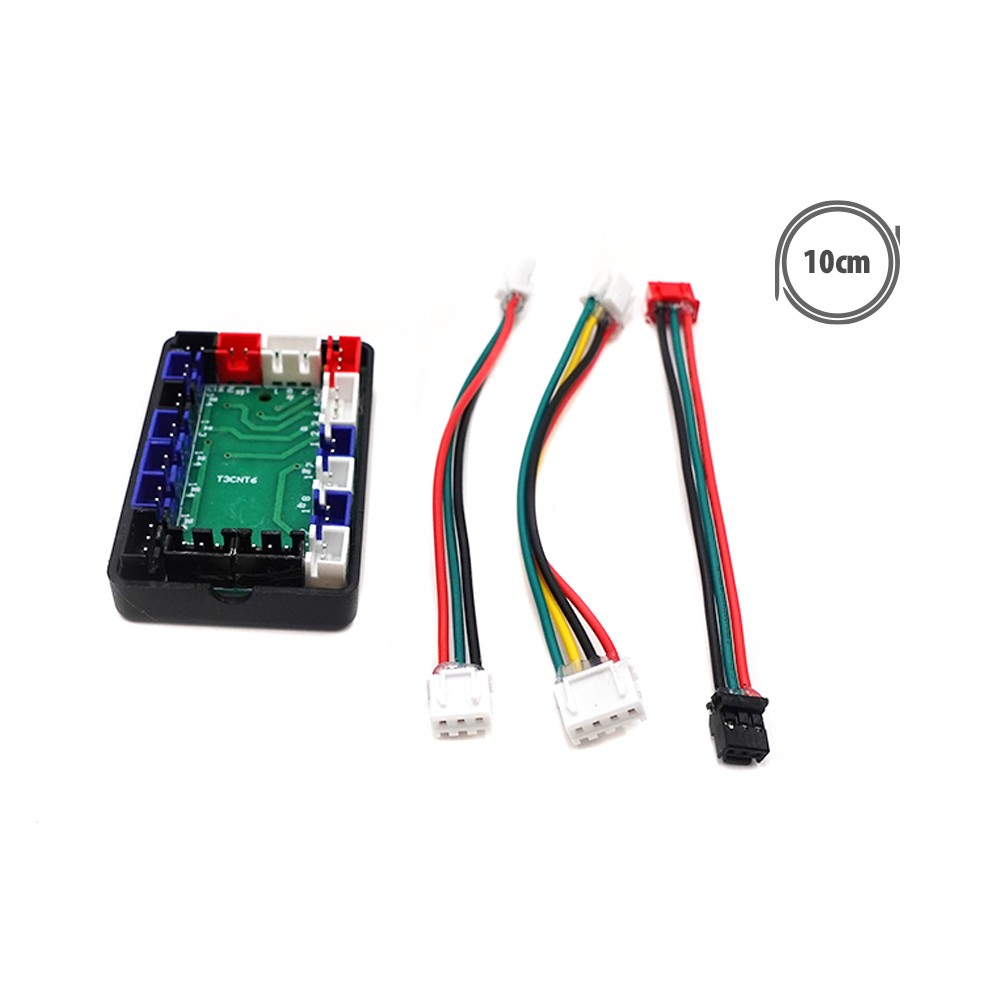 Boîtier convertisseur LED avec trois câbles de connexion sur fond blanc