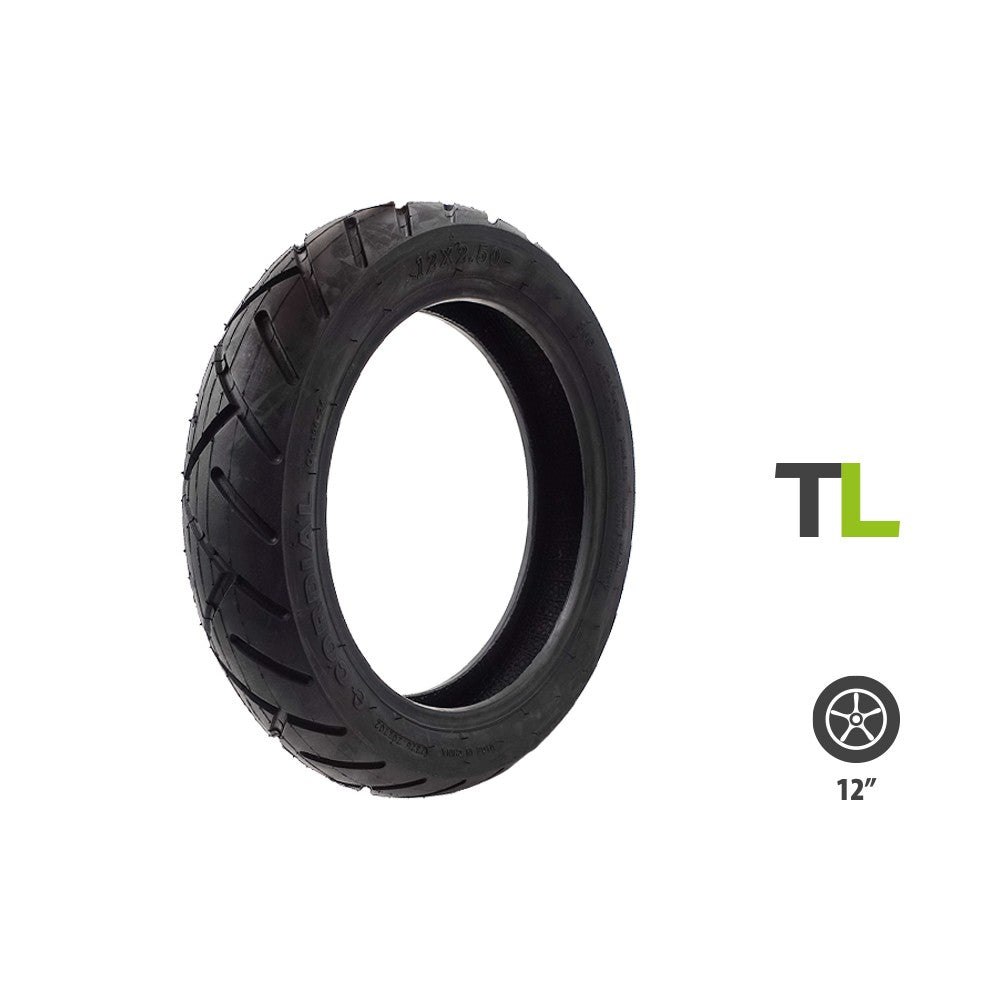 Pneu tubeless route 12x2.50 noir pour trottinette électrique vu de trois-quarts.