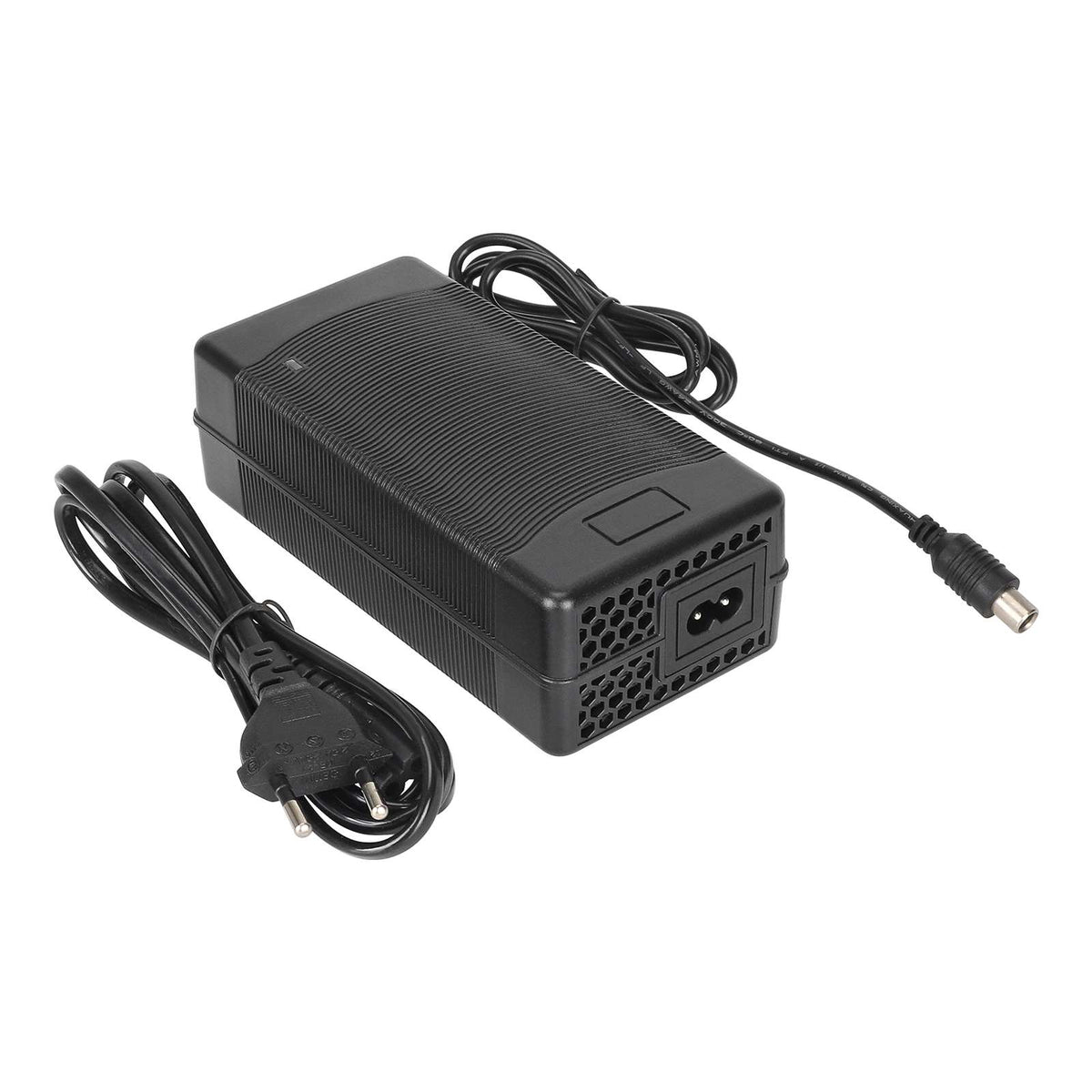 Chargeur 54,6V 2A noir avec son câble d'alimentation UE et son embout de charge DC