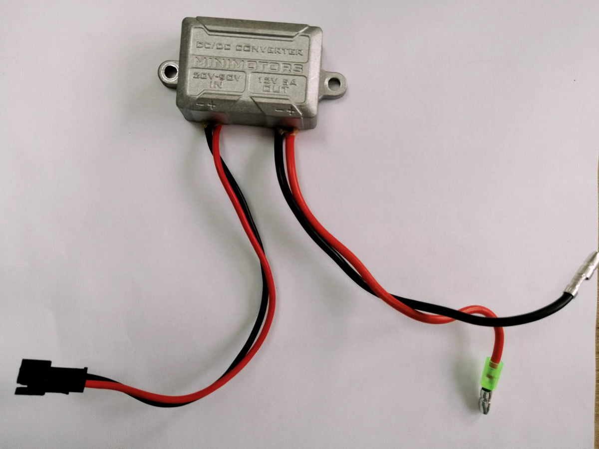 Convertisseur de tension 12V 5A Minimotors en boîtier métallique avec câbles électriques