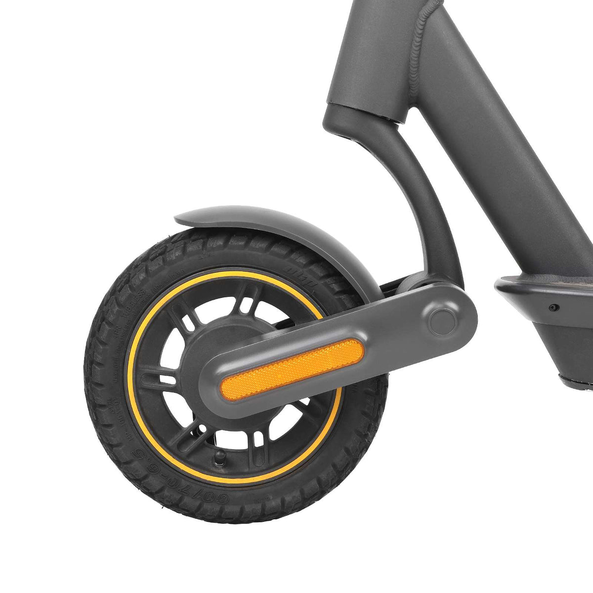 Suspension avant installée sur une roue avant de trottinette électrique