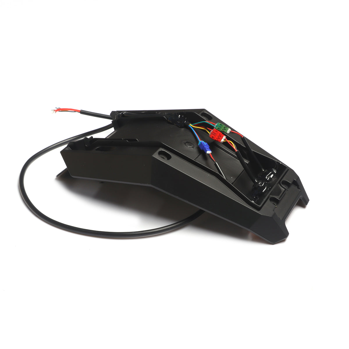 Cache garde-boue arrière noir de Dualtron Sonic N avec son câblage vu de dessous