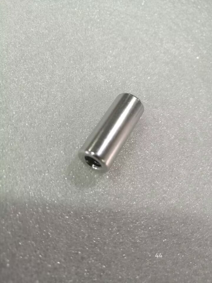 Axe de pliage argenté de 24,3 mm pour trottinette électrique.