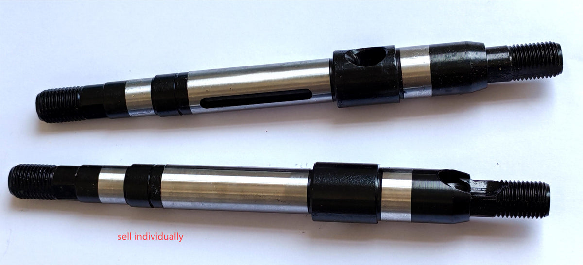 Deux axes de moteur pour trottinette électrique Dualtron Thunder 3 posés horizontalement sur fond blanc