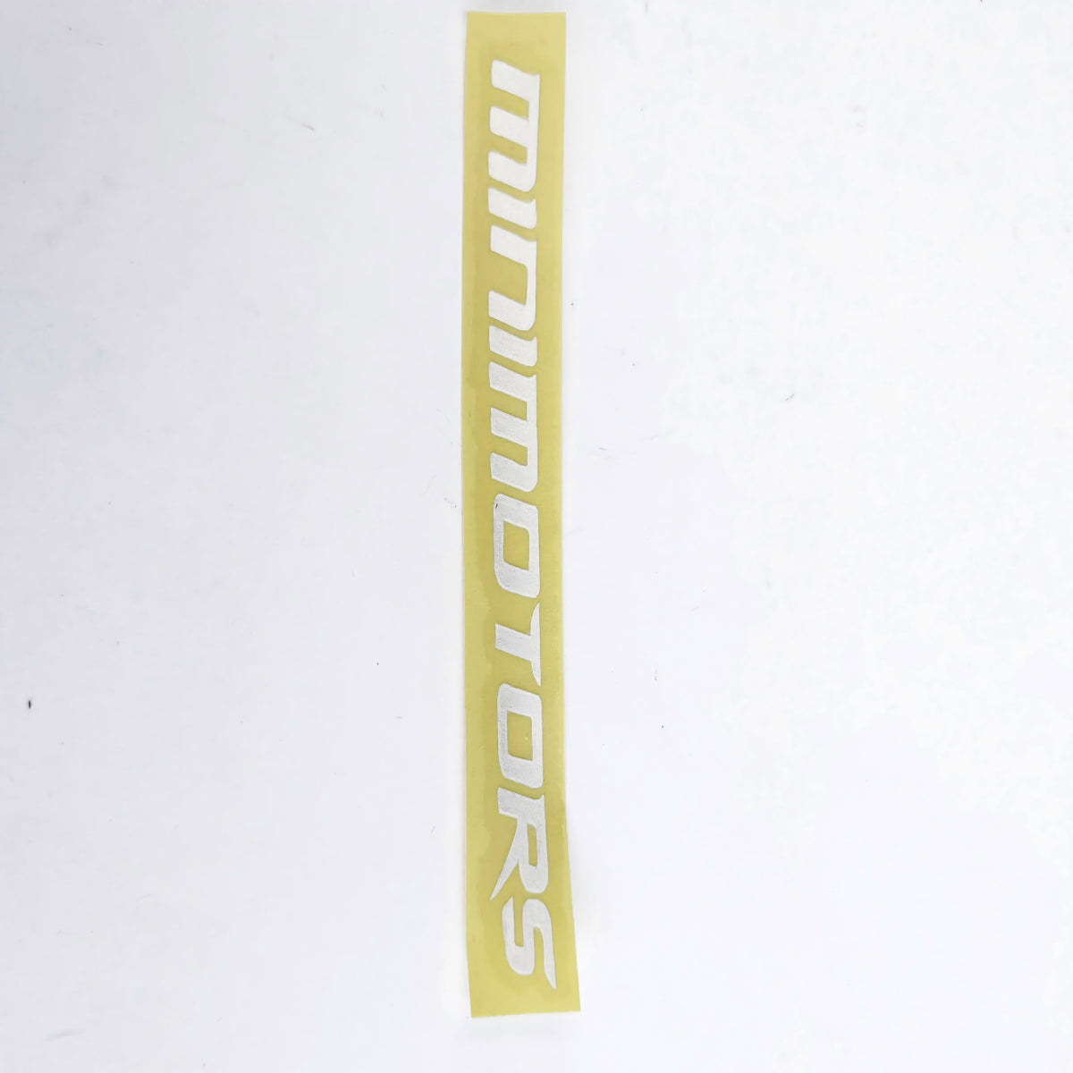 Autocollant réfléchissant blanc avec l'inscription Minimotors sur support jaune