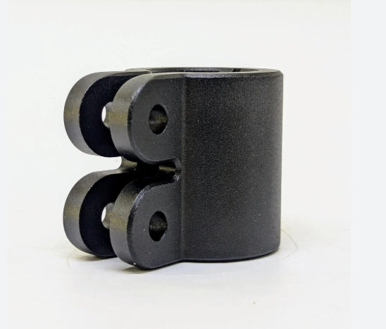 Double collier de serrage noir de Dualtron Ultra 2 vu de trois-quarts
