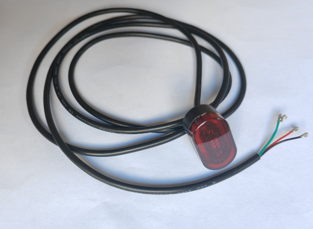 Feu arrière rouge avec son câble de connexion pour trottinette électrique Dualtron Sonic Alien