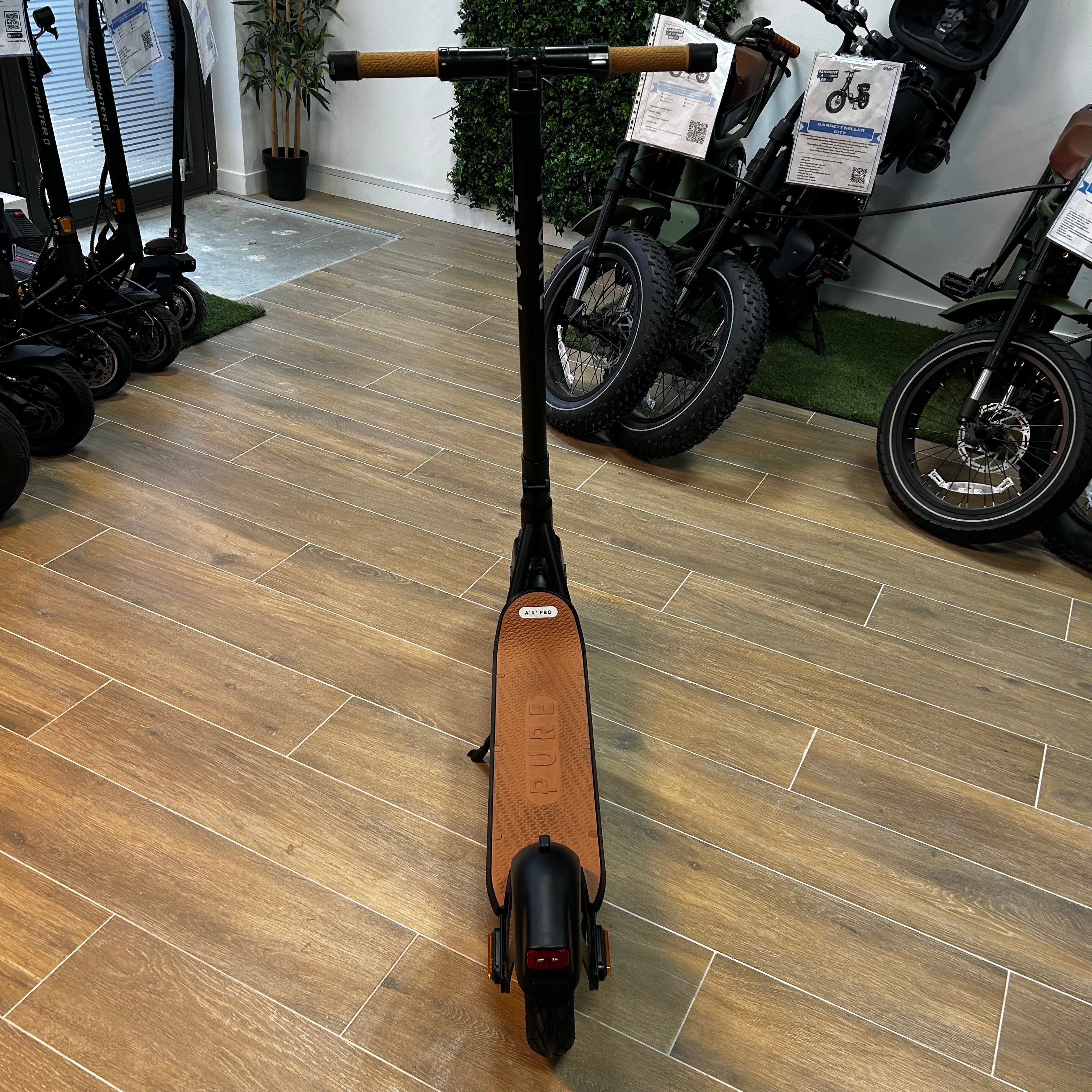 Električni skiro Pure Air Pro 4: Udoben in ultra lahek