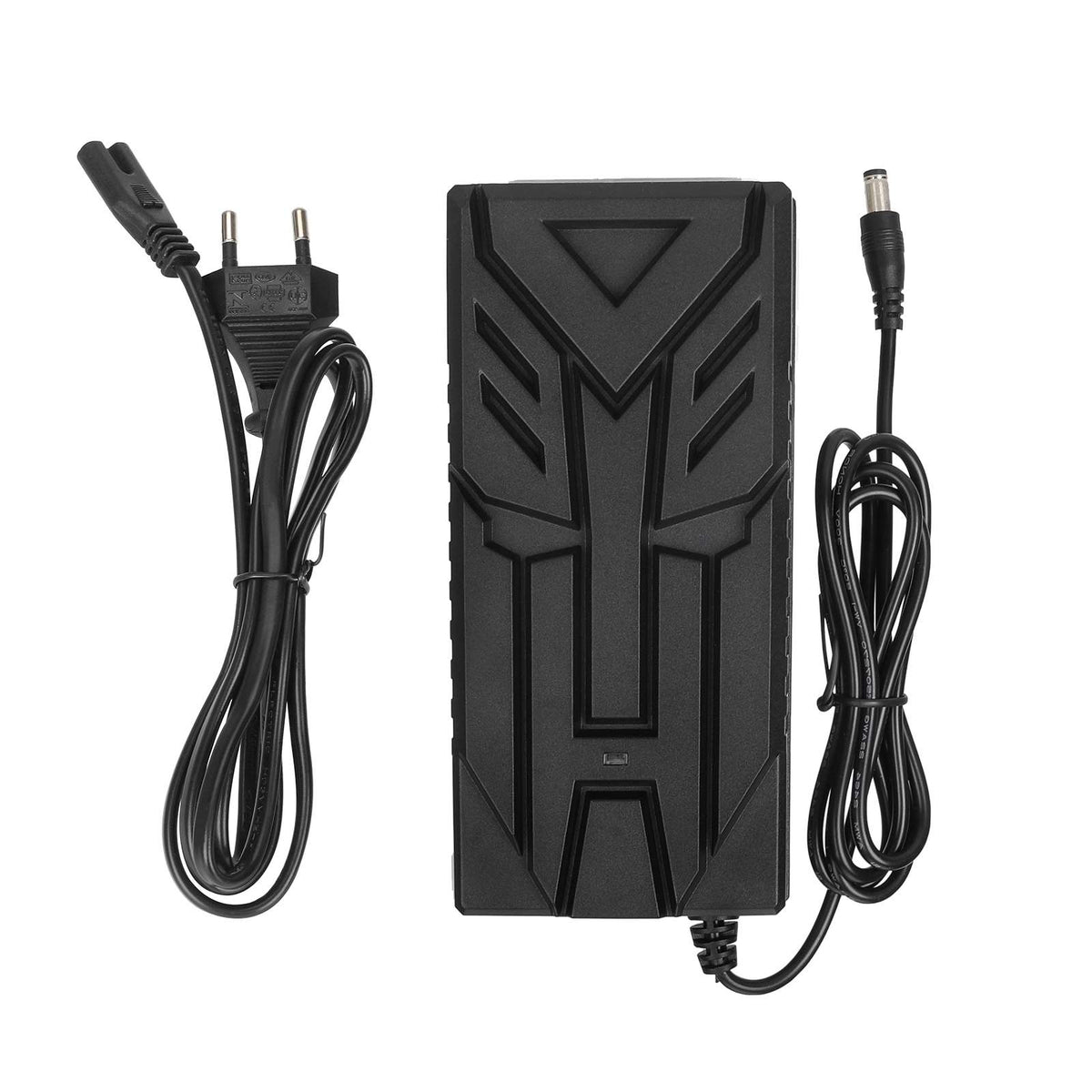 Chargeur de trottinette électrique noir 54,6V 2A avec câble secteur et prise DC 2,1 mm
