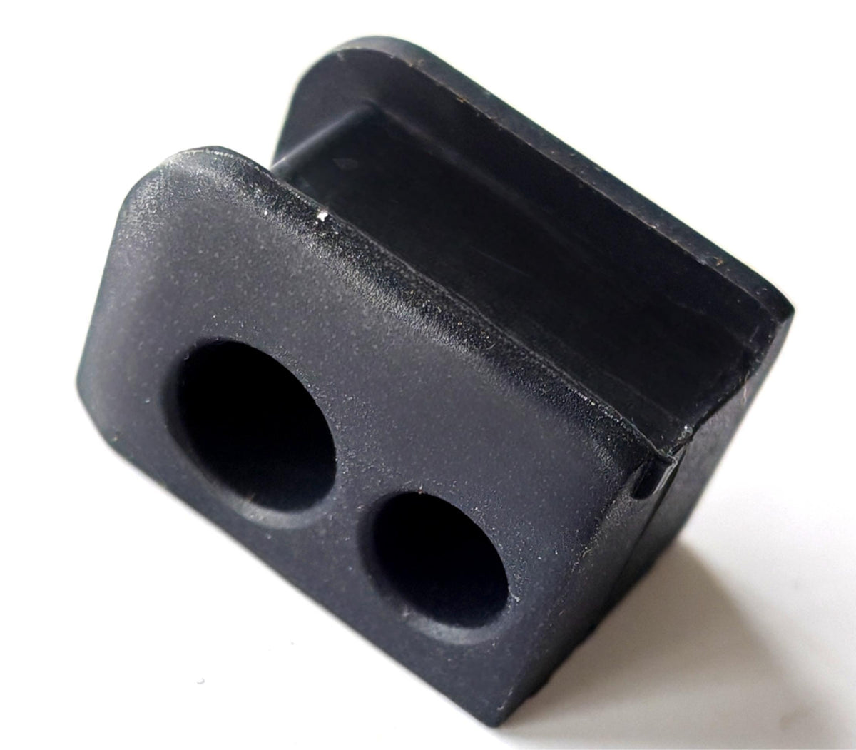 Passage de câble noir à deux trous pour trottinette électrique Dualtron