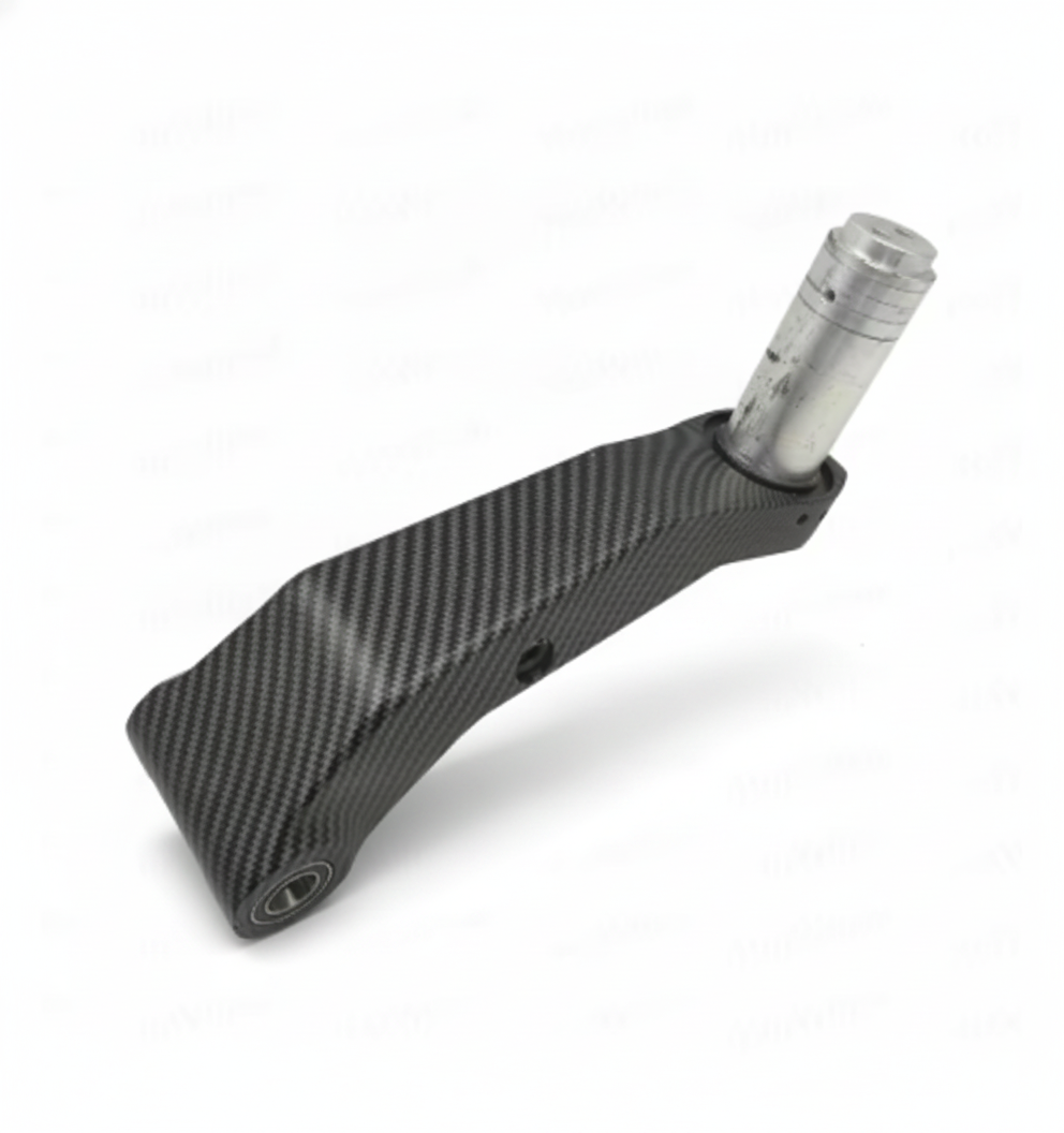 Bras de Fourche inférieur Carbon pour Trottinette Electrique Teverun Fighter Supreme Ultra — packshot studio sur fond blanc