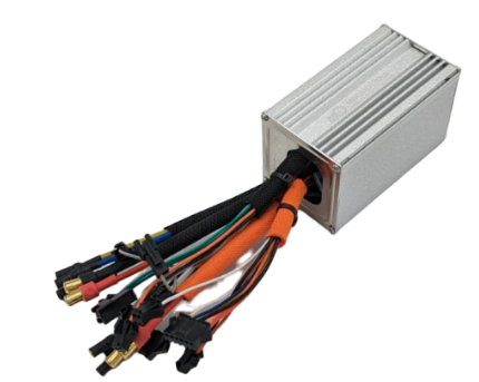 Contrôleur 60V 30A en aluminium avec son faisceau de câbles