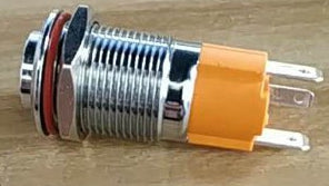 Interrupteur bouton métallique LED 60V 10A pour trottinette électrique vu de profil