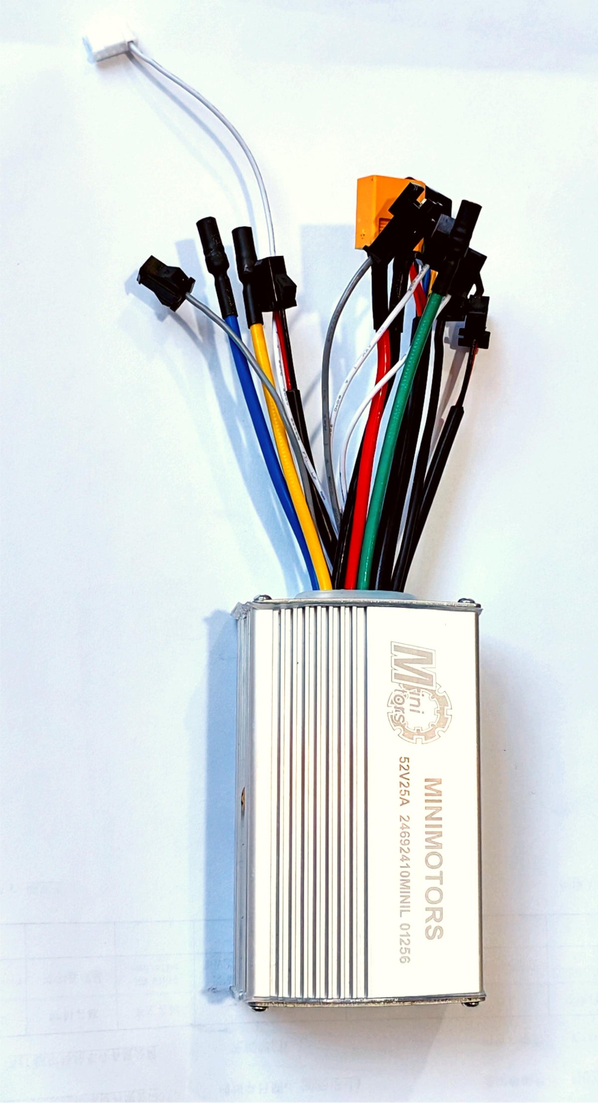 Contrôleur Minimotors 52V 25A en aluminium avec son faisceau de câbles de connexion