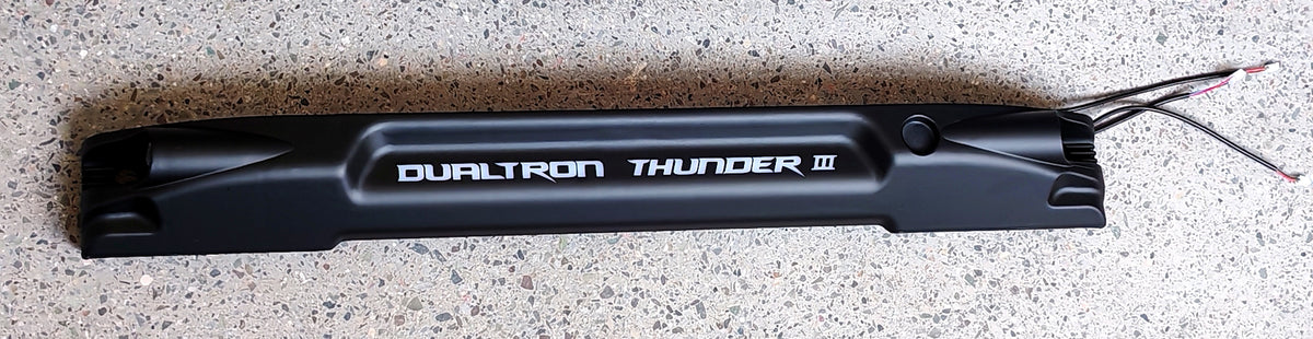 Carénage latéral droit noir estampillé Dualtron Thunder 3 avec fils électriques apparents