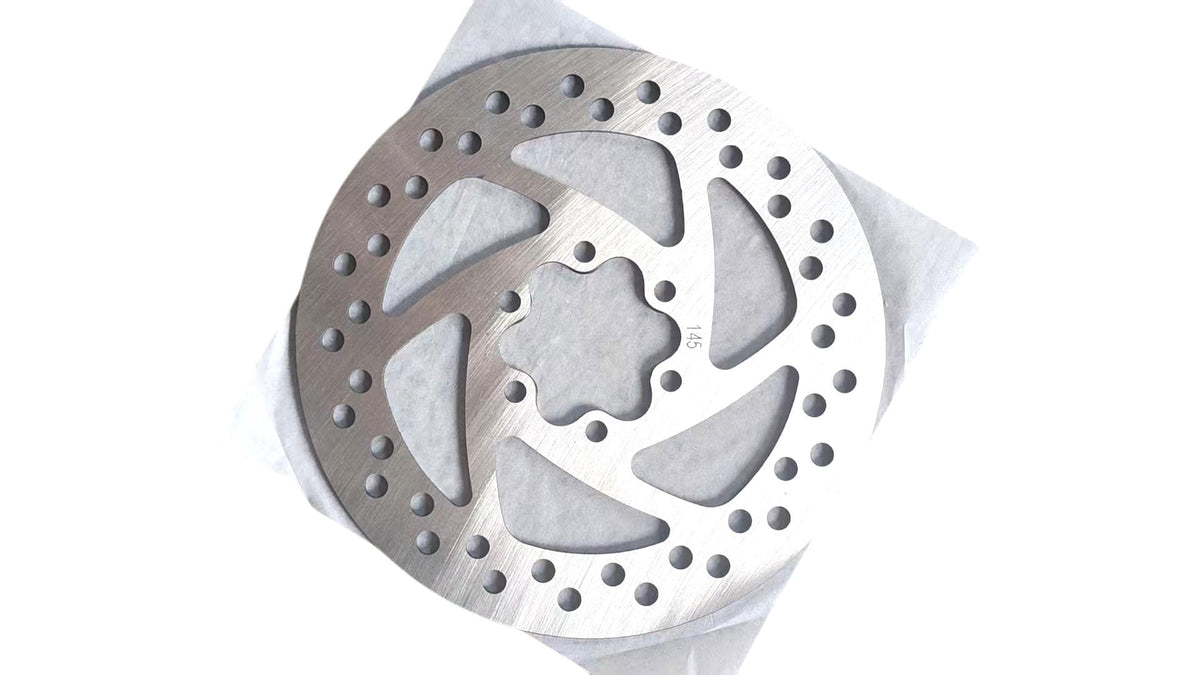 Disque de frein de 145 mm perforé pour trottinette électrique Dualtron Forever vu de face