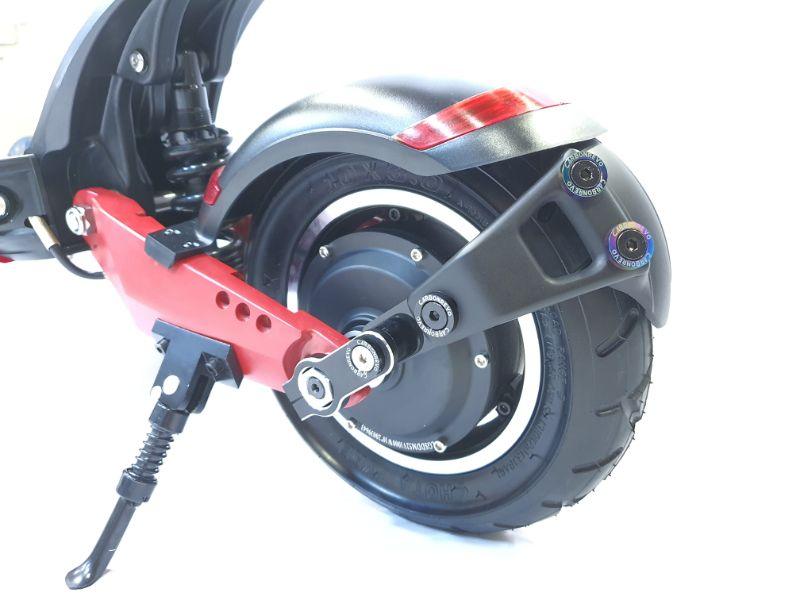 hugger garde boue trottinette zéro 10 côté rondelles noires
