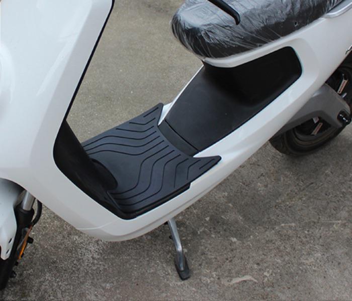 tapis repose pieds niu m1 installation