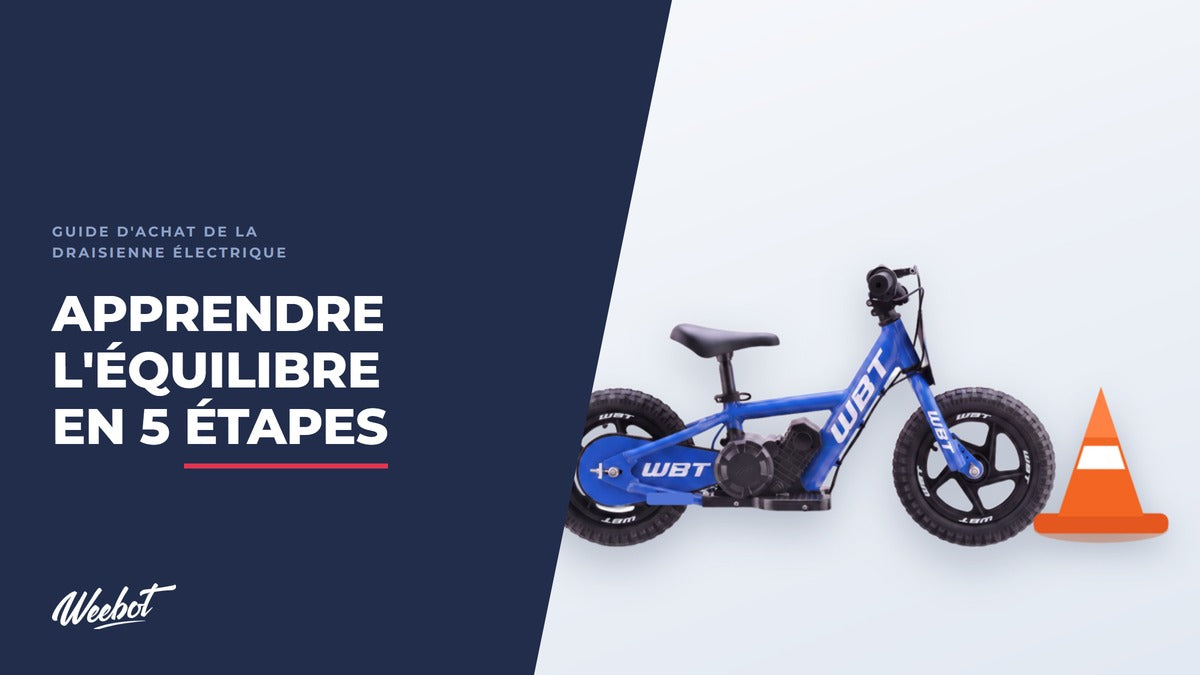 Draisienne électrique WBT bleue et un cône de slalom — apprendre l'équilibre