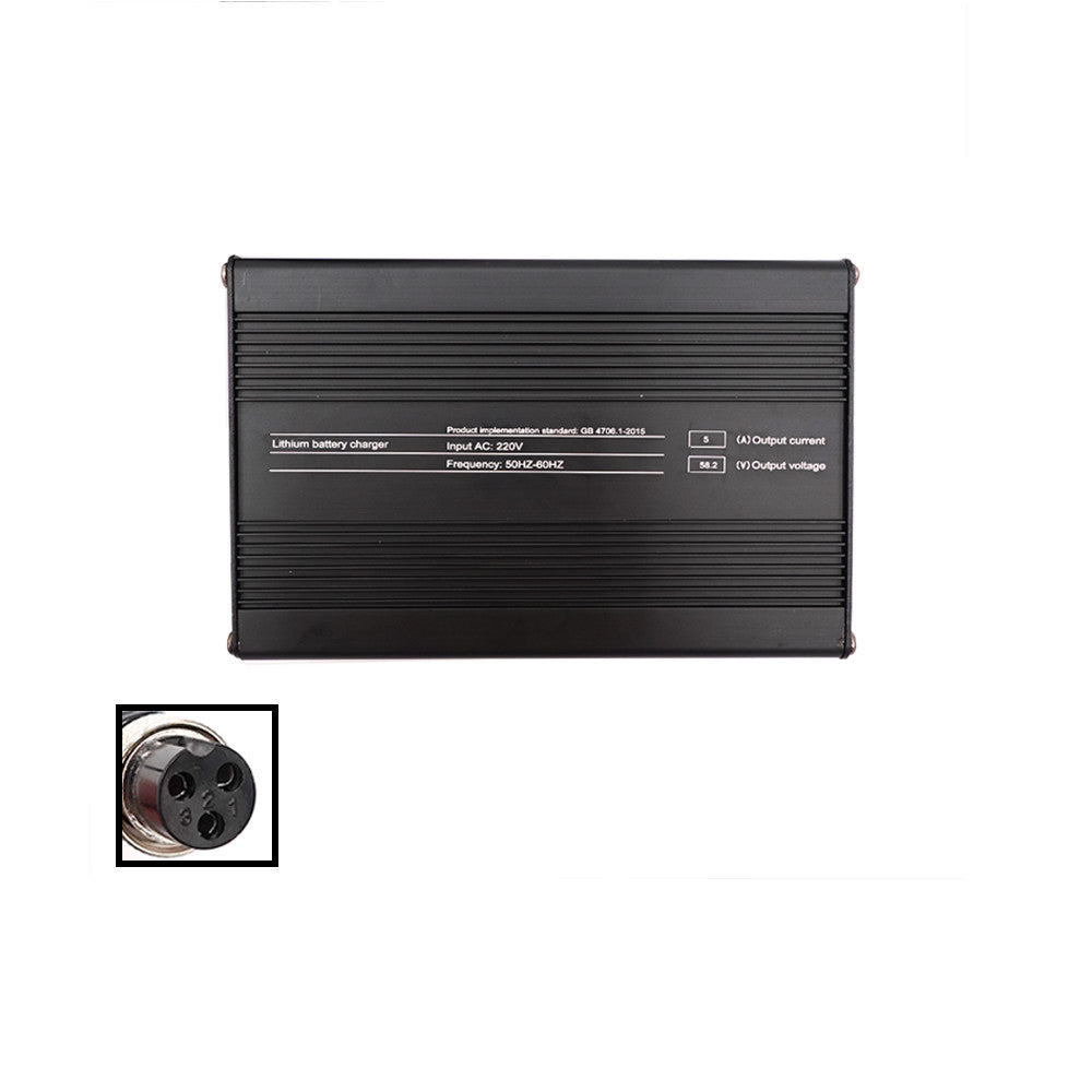 Chargeur rapide noir 52V 5A avec gros plan sur son connecteur GX16-3P à trois broches