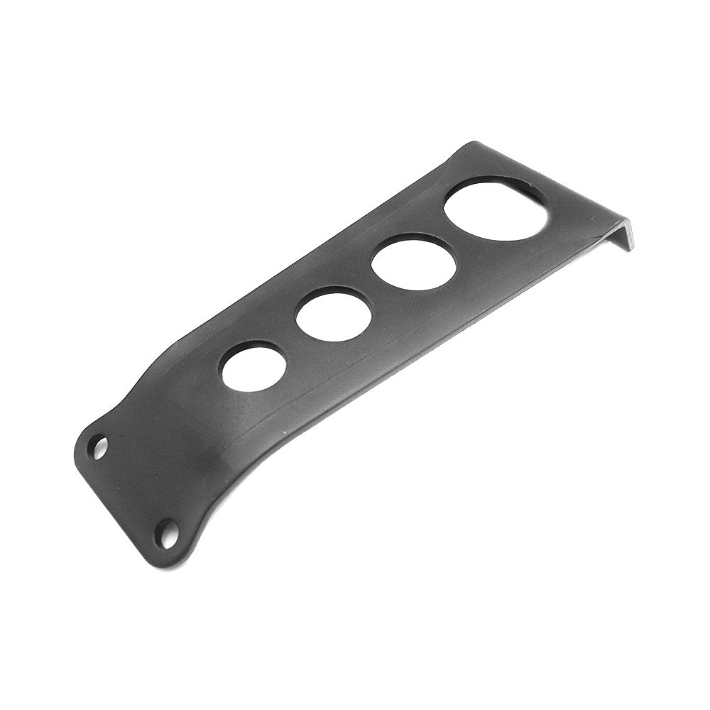 Cale-pied noir en métal perforé pour trottinette électrique vu en perspective