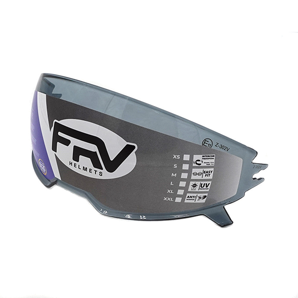 Visière teintée fumée pour casque avec étiquette de protection sur fond blanc
