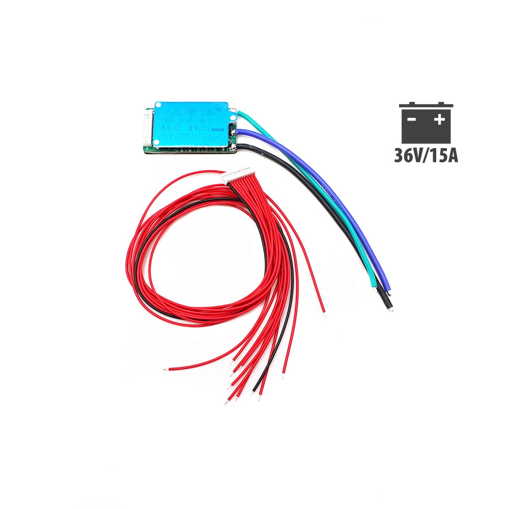 Carte BMS 36V 15A bleue et son faisceau de câblage sur fond blanc