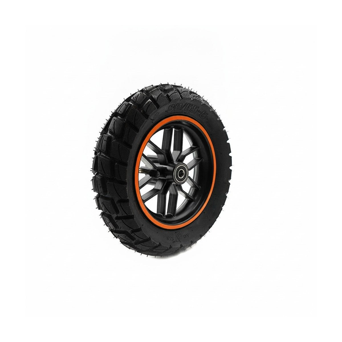 Roue avant complète noire avec liseré orange et pneu 80/65-6 pour KuKirin G2 Max vue de trois quarts