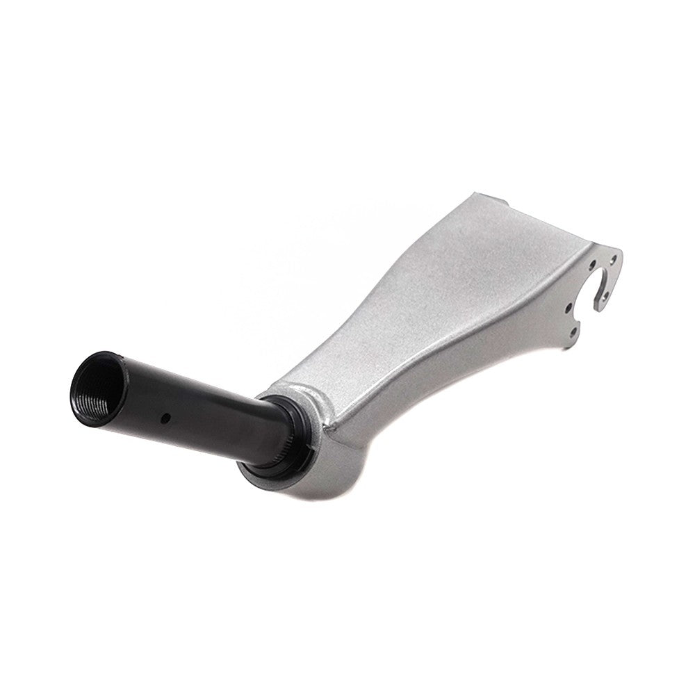Bras oscillant métallique gris avec un axe noir pour trottinette électrique sur fond blanc