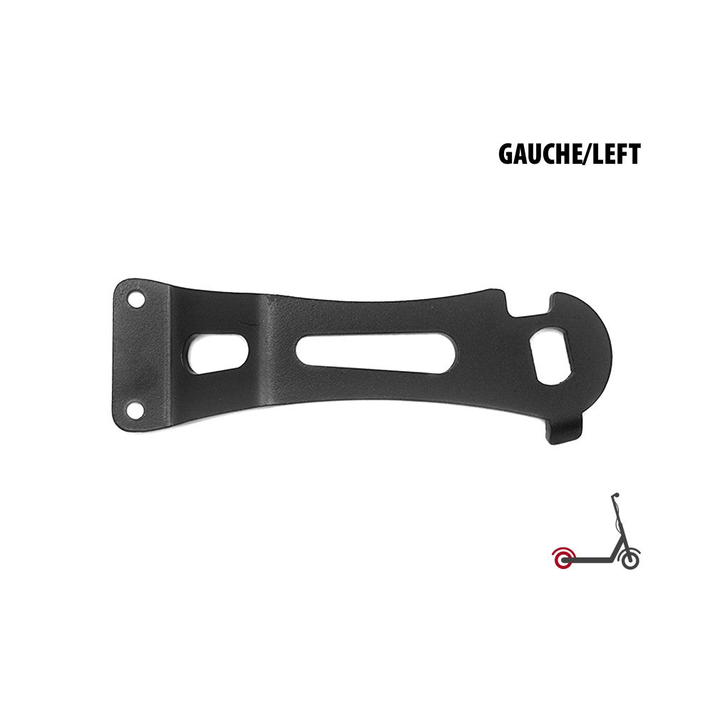 Support métallique noir de garde-boue arrière gauche pour trottinette électrique sur fond blanc