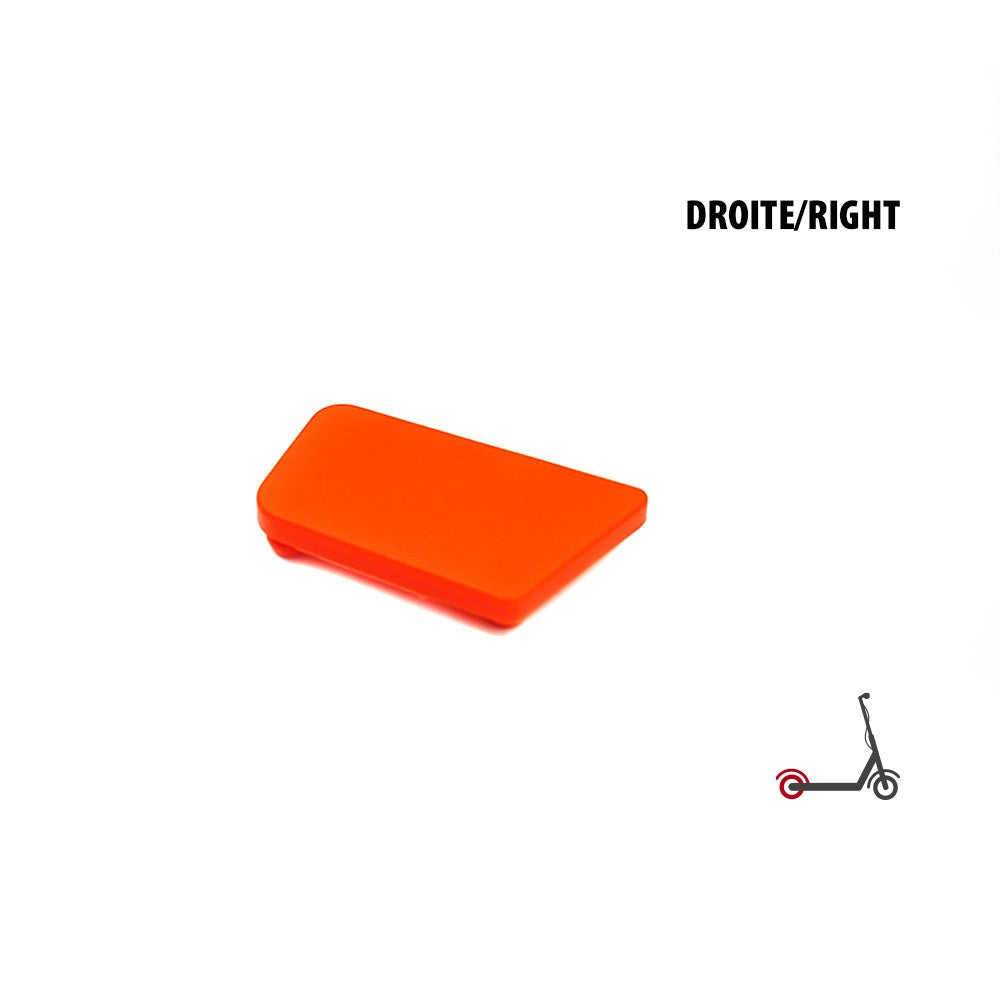 Cache en plastique orange pour fourche arrière droite de trottinette électrique.