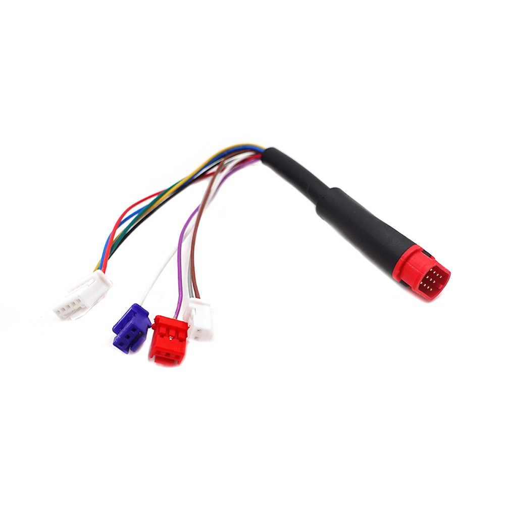 Câble adaptateur de faisceau intégré avec plusieurs connecteurs colorés sur fond blanc