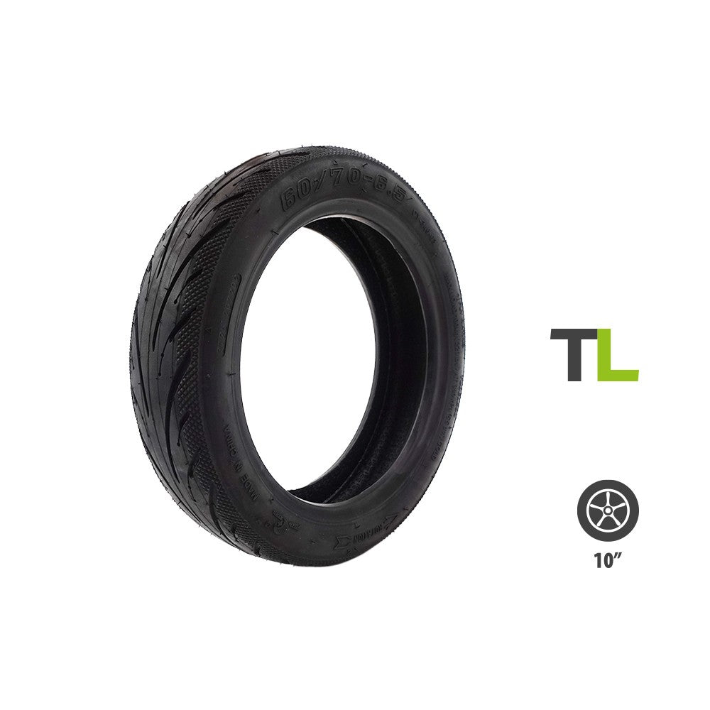 Pneu tubeless noir de taille 60/70-6.5 vu de trois-quarts