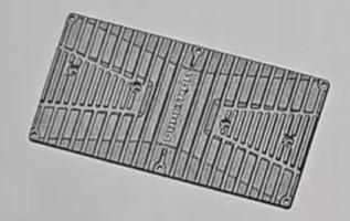 Dissipateur thermique de châssis rectangulaire en métal à ailettes pour trottinette électrique.