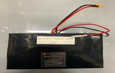 Batterie 60V 31,5Ah noire pour Dualtron Man vue de dessus avec ses câbles de connexion