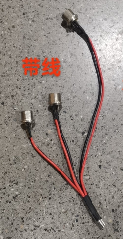 Connecteurs de port de charge métalliques câblés avec des fils rouge et noir pour trottinette électrique Dualtron