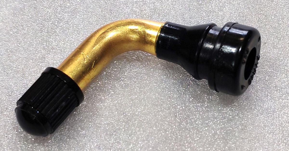 Valve de pneu tubeless coudée à 90 degrés dorée et noire avec son capuchon noir.