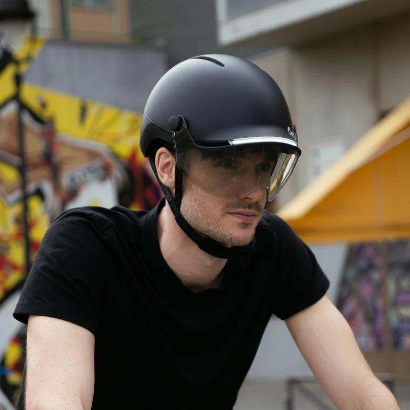 Casque OVERADE LIFE Premium Slate Black Avec Visière et Feu Stop - Weebot