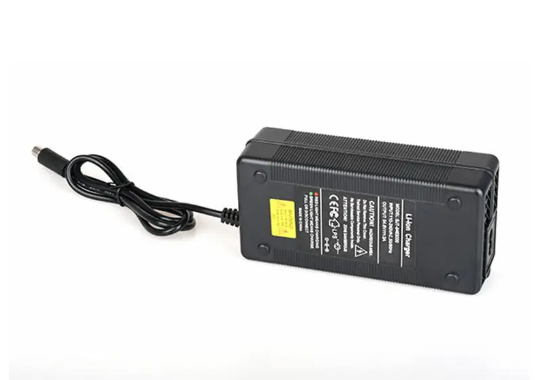 Chargeur Rapide RCA (8mm) pour Batterie 48V de Trottinette Electrique Togo