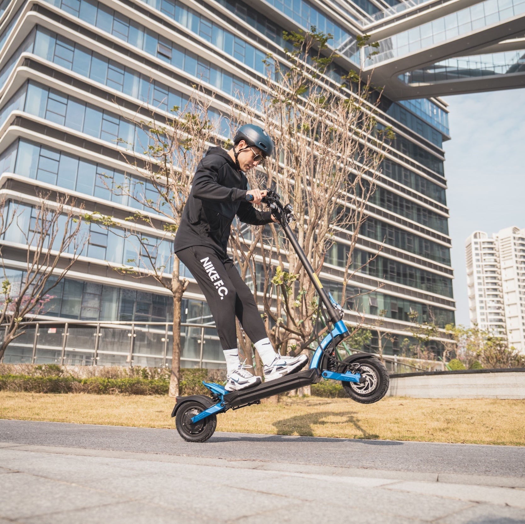 Trottinette Électrique Kaabo Mantis X PLUS : Pratique et Confortable - Weebot
