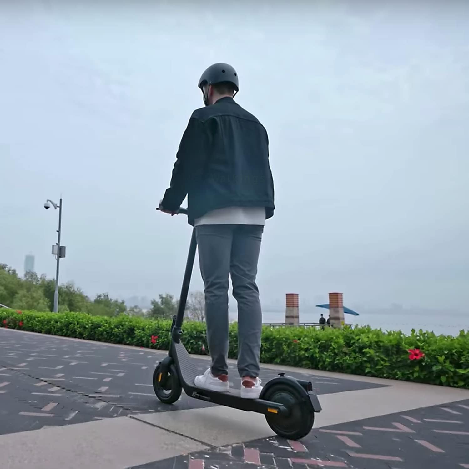 Trottinette Électrique Inmotion Air : Moderne et Pratique - Weebot