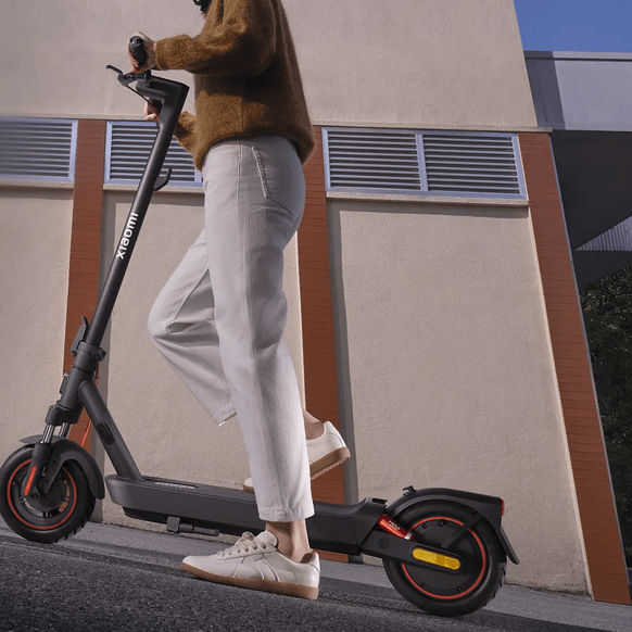 Trottinette Électrique Xiaomi 5 Max : Confortable et Performante - Weebot