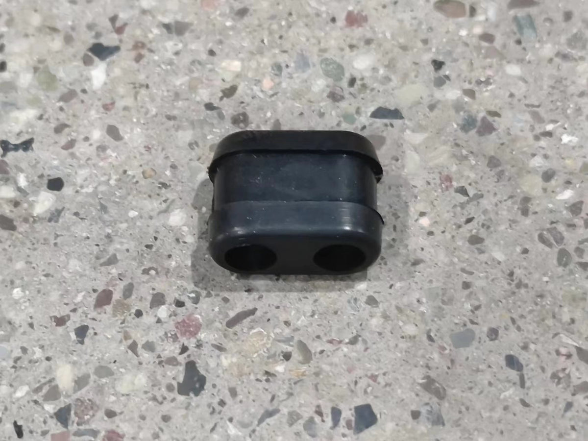 Protection de câble noire en caoutchouc avec deux passages pour Dualtron Mini