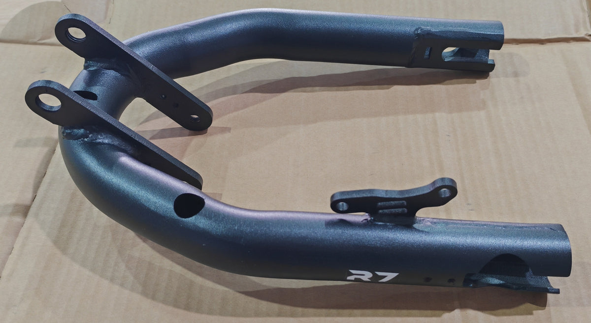 Bras oscillant arrière noir en métal pour trottinette électrique Rovoron R7